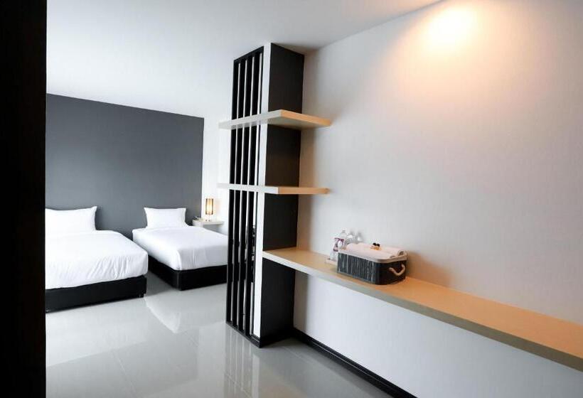 家庭工作室, The Rest Hotel ประจวบ