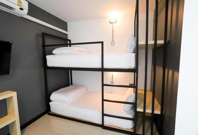 패밀리 스튜디오, The Rest Hotel   ประจวบ