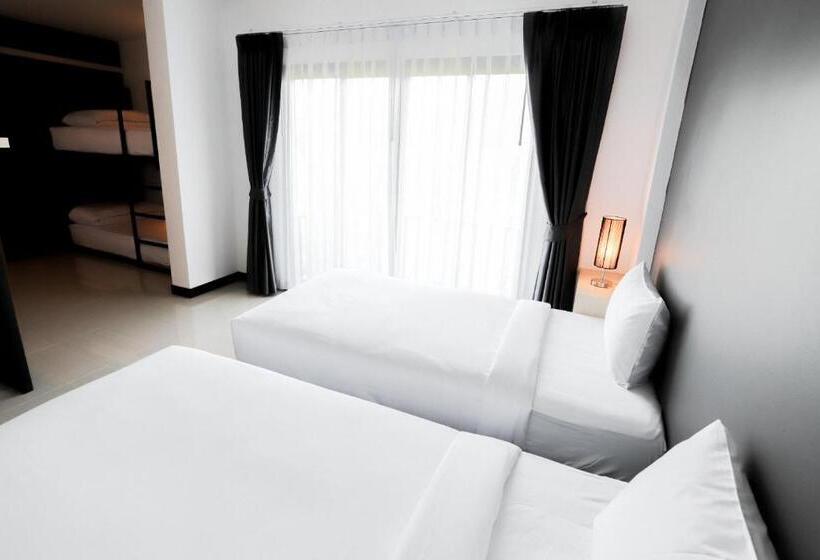 家庭工作室, The Rest Hotel ประจวบ