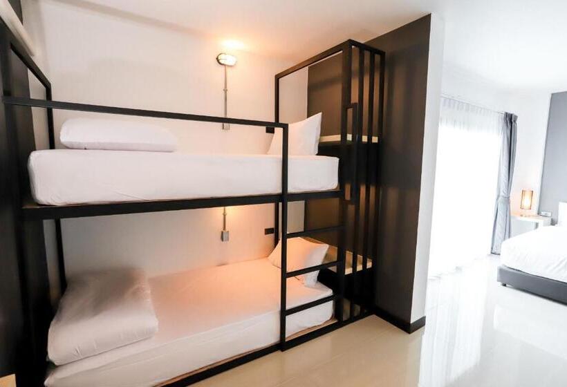 家庭工作室, The Rest Hotel ประจวบ