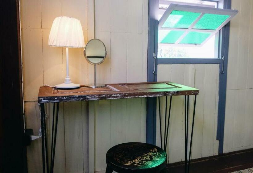 Номер Стандарт Совместная Ванная, บ้านเสงี่ยม มณี Baan Sa Ngiam Manee