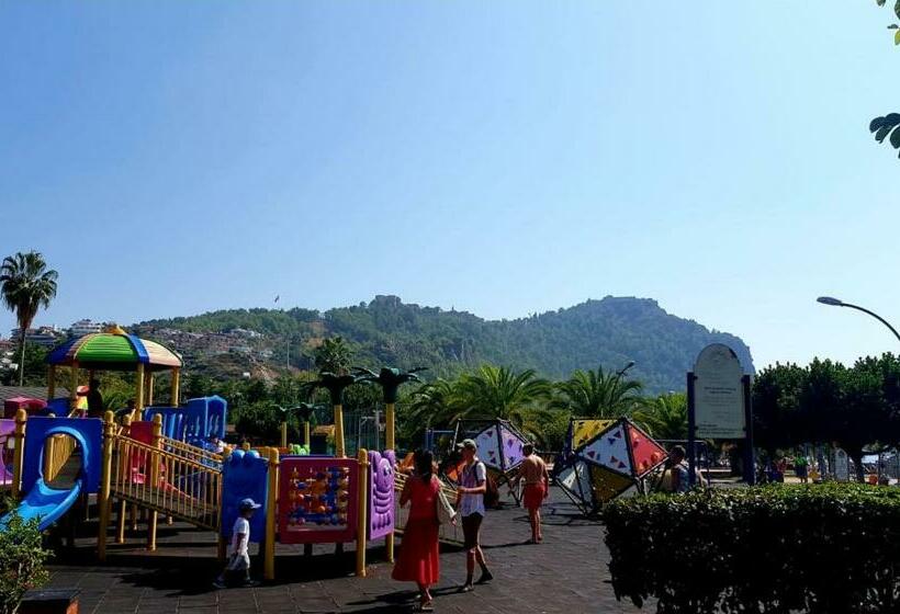 带1个卧室的带阳台的公寓, Granada City Alanya Luxury Appartment 800м от пляжа клеопатра