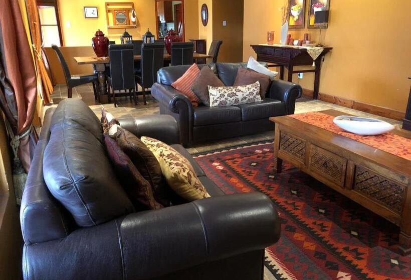 خانه 3 خوابه, Celebratio Pomegranate Farm