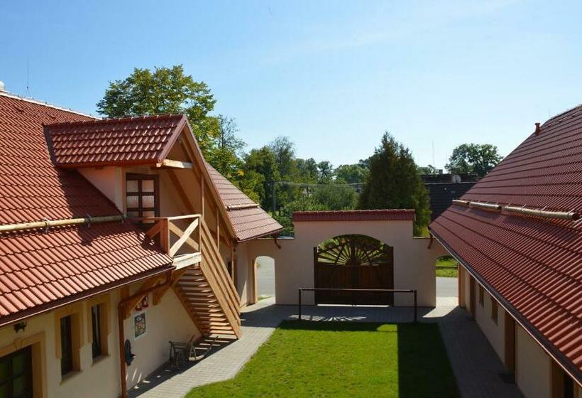 سوئیت 2 خوابه, Penzion U Podkováře