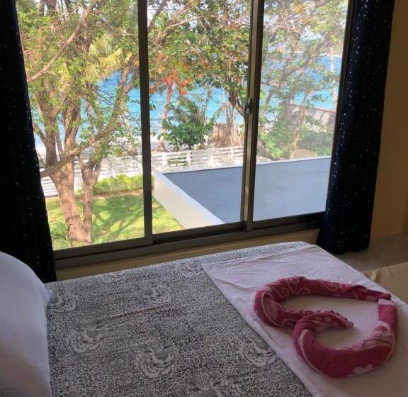 سوئیت با تخت بزرگ, Amami Beachfront Villa With Private Beach