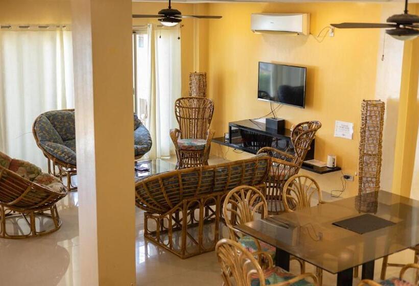 سوییت با چشمانداز دریا, Amami Beachfront Villa With Private Beach