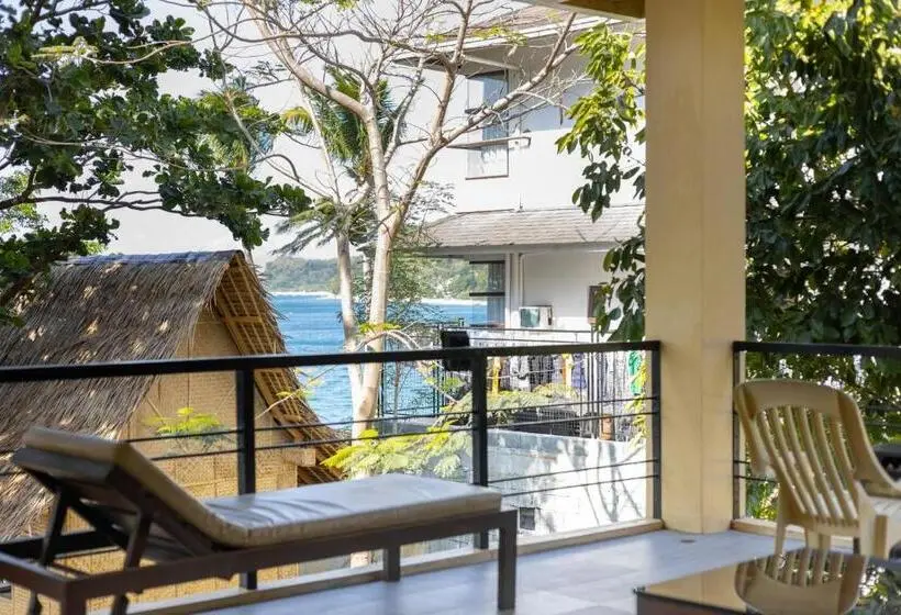 オーシャンビュースイート, Amami Beachfront Villa With Private Beach