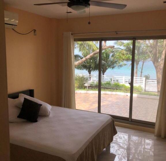 ویلای 1 خوابه, Amami Beachfront Villa With Private Beach