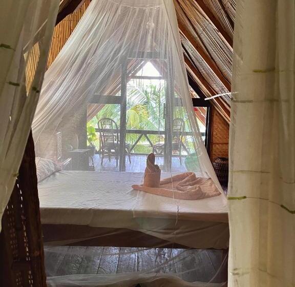 بانگلوی لوکس, Amami Beachfront Villa With Private Beach