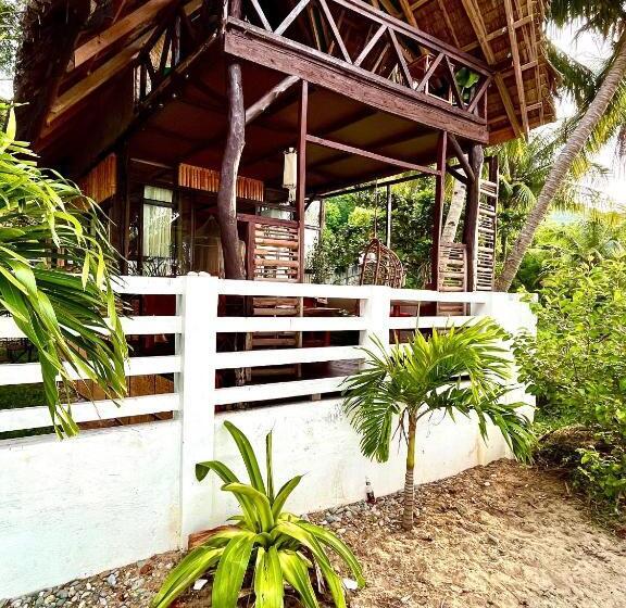 Бунгало Deluxe, Amami Beachfront Villa With Private Beach