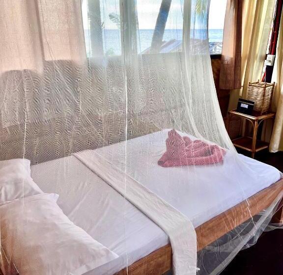 بانگلوی لوکس, Amami Beachfront Villa With Private Beach