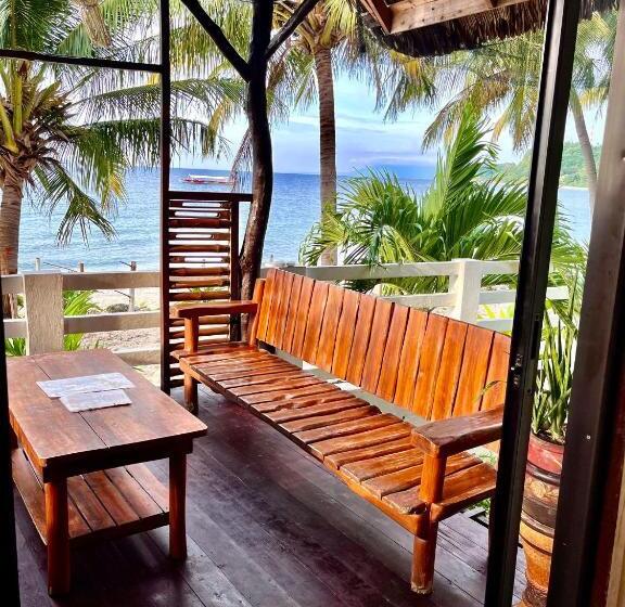 بانگلوی لوکس, Amami Beachfront Villa With Private Beach