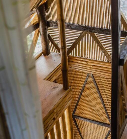 بانگلوی لوکس, Amami Beachfront Villa With Private Beach