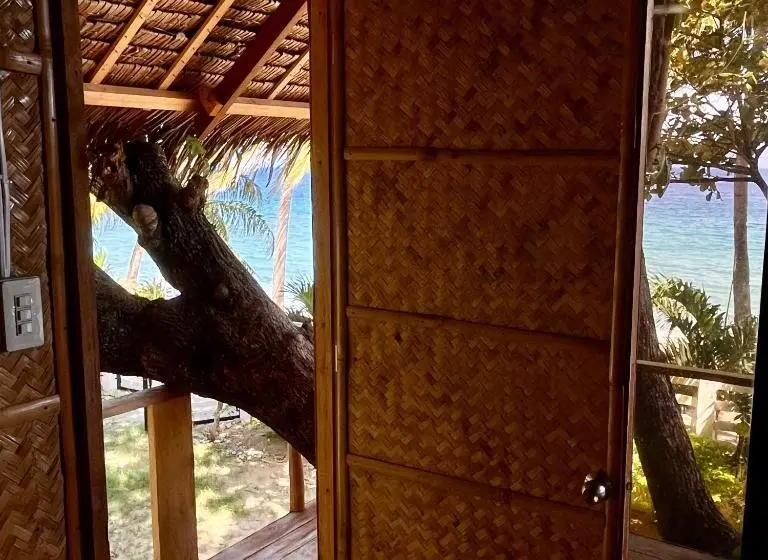オーシャンビューのスタンダードバンガロー, Amami Beachfront Villa With Private Beach