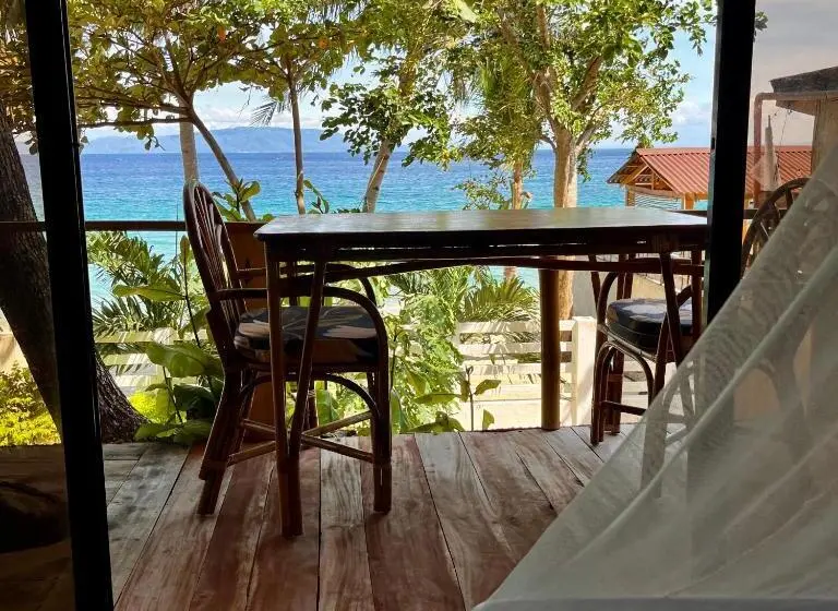 オーシャンビューのスタンダードバンガロー, Amami Beachfront Villa With Private Beach