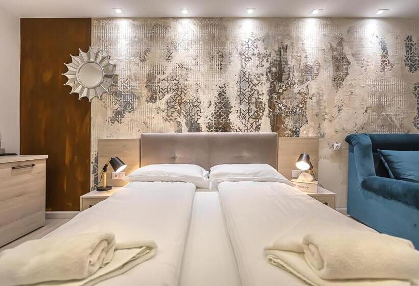 غرفة قياسية ثلاثية, Casa Sedra