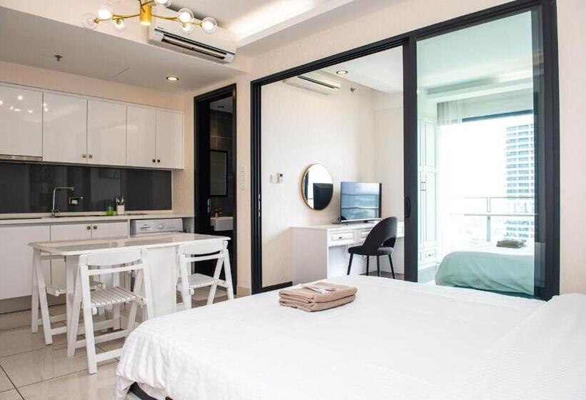 סוויטת ג'וניור נוף לים, Stay @ Almas Puteri Harbour