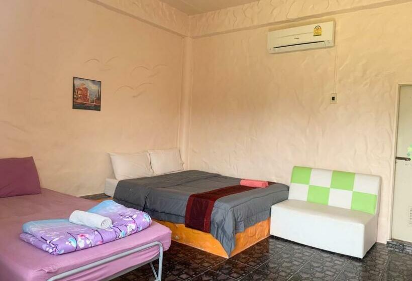 标准三人间, บ้านวนัชชา รีสอร์ท