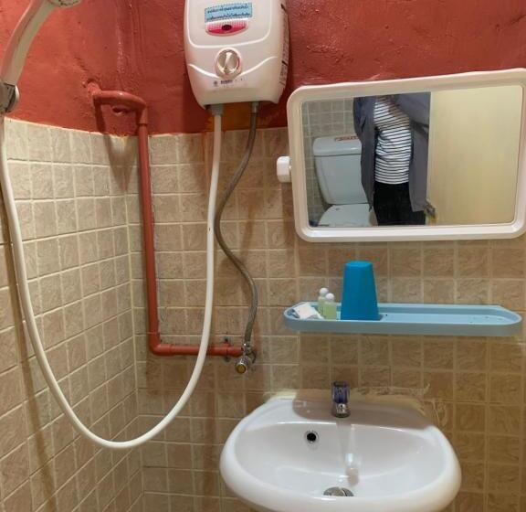 标准三人间, บ้านวนัชชา รีสอร์ท