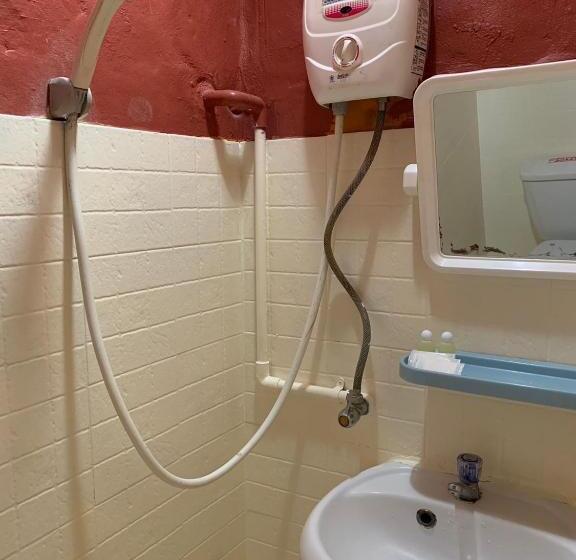 标准三人间, บ้านวนัชชา รีสอร์ท