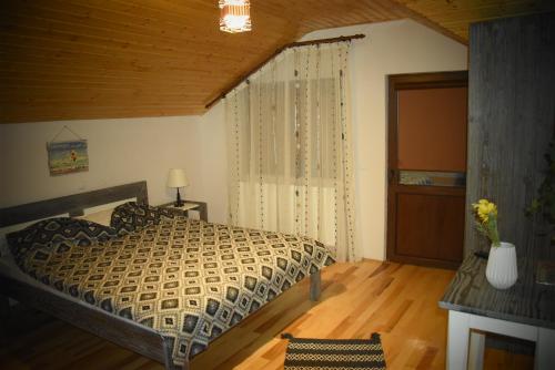 חדר סטנדרט עם מרפסת, Casa Smeilor Horezu