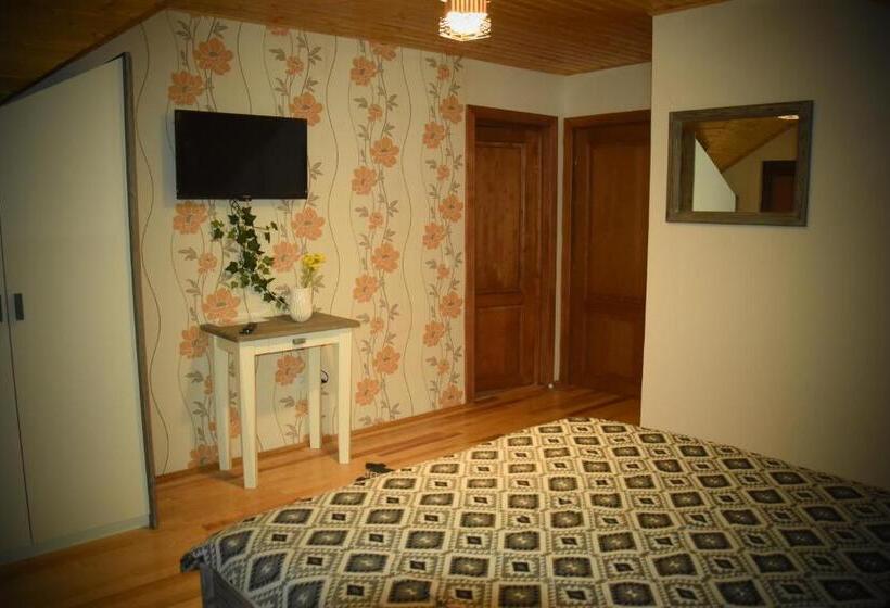 חדר סטנדרט עם מרפסת, Casa Smeilor Horezu