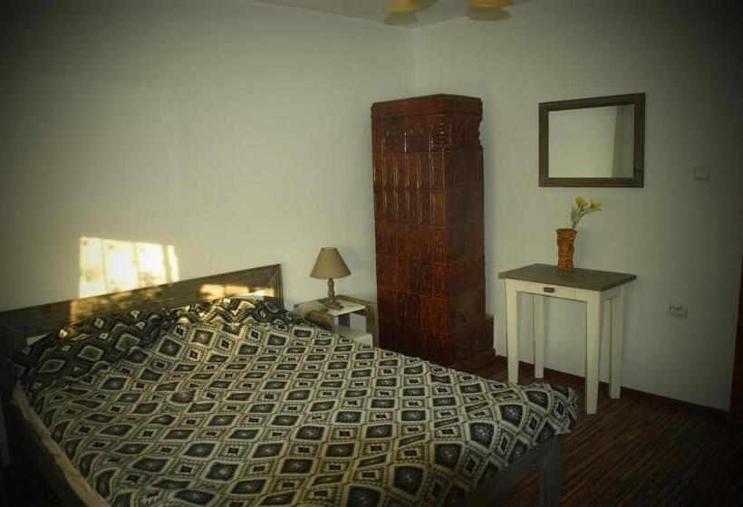 Standard room with outdoor bath, Casa Smeilor Horezu