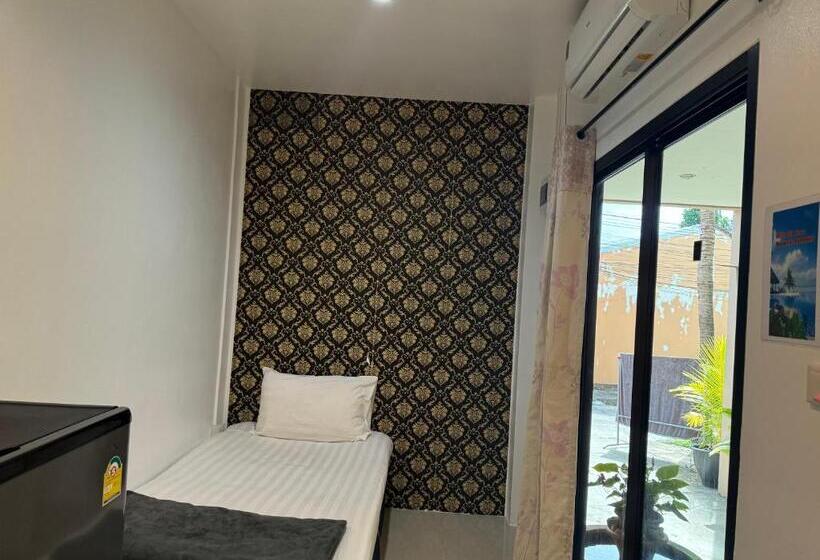 스탠다드 룸 킹사이즈 침대, Golf House