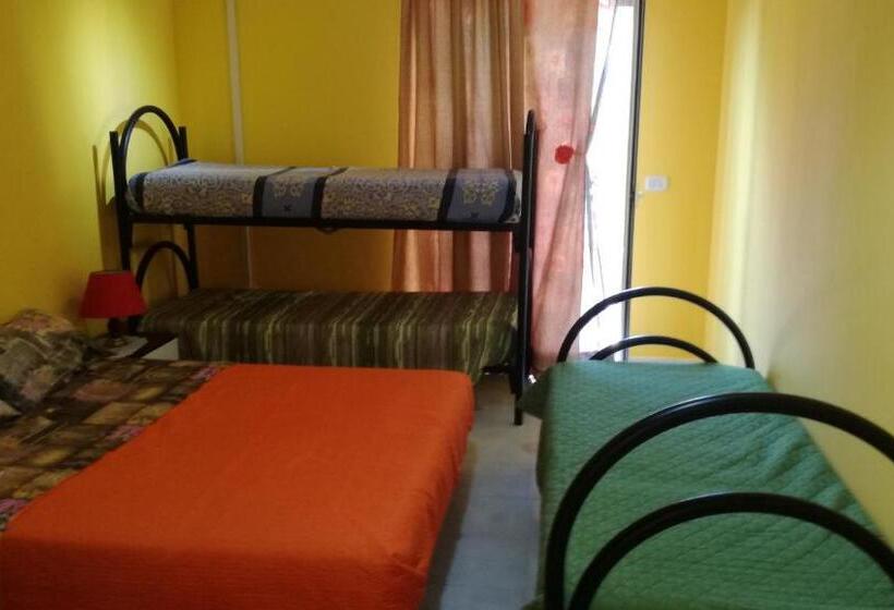 발코니가 있는 4인용 스탠다드 룸, B&b Etneo