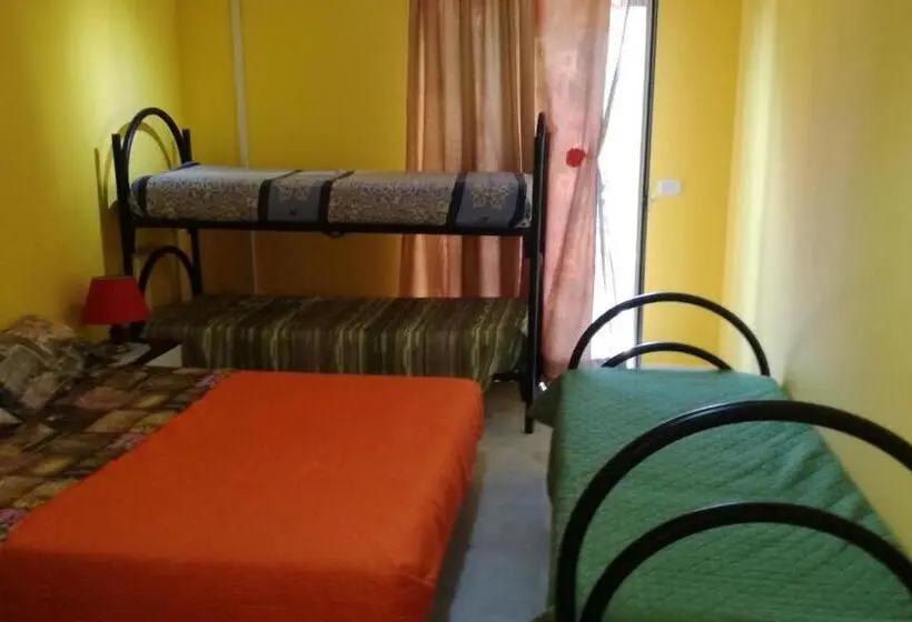 Standard Neljän Hengen Huone Parveke, B&b Etneo