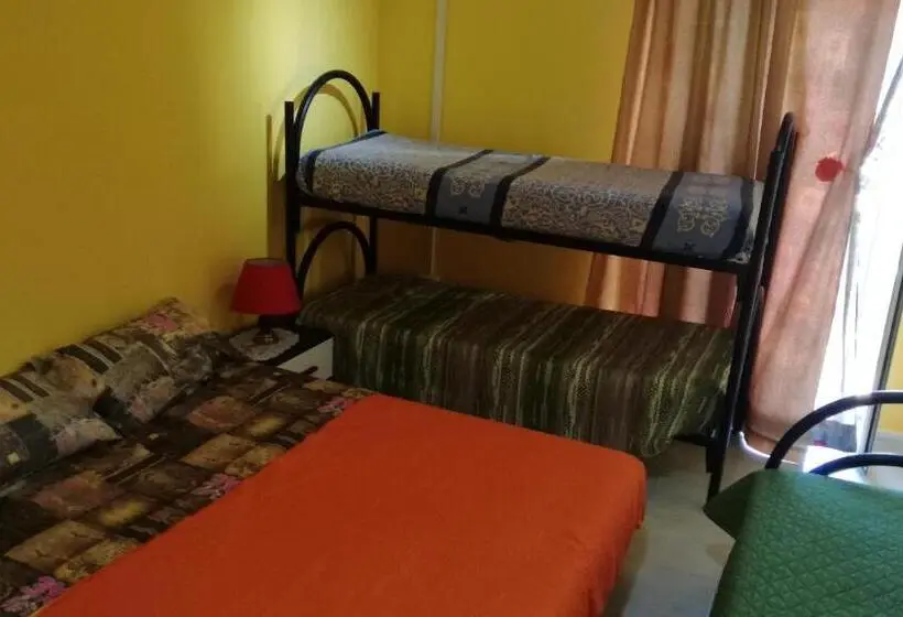 Standard Neljän Hengen Huone Parveke, B&b Etneo