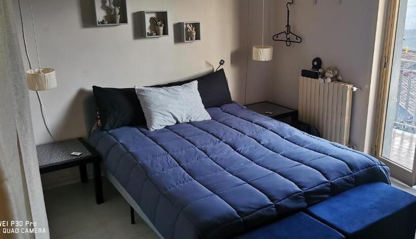 공용 욕실 구비 공동 객실 내의 침대, B&b Etneo