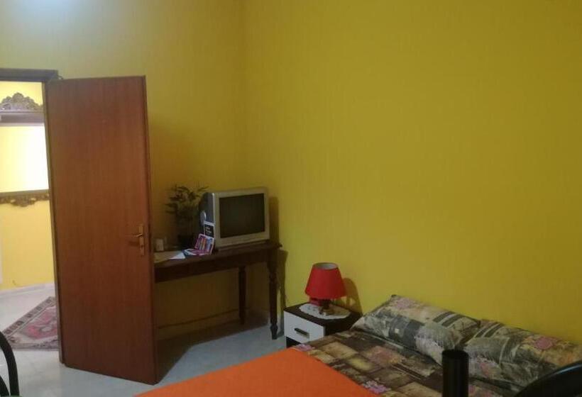 اتاق استاندارد چهارنفره با بالکن, B&b Etneo