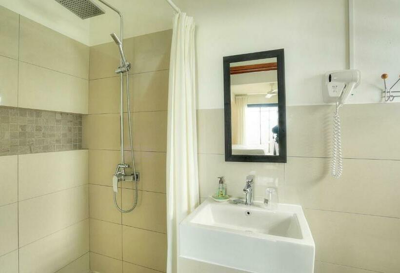 اتاق لوکس با بالکن و چشم‌انداز دریا, Auberge Seafever