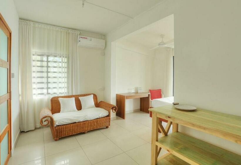 اتاق لوکس با بالکن و چشمانداز دریا, Auberge Seafever