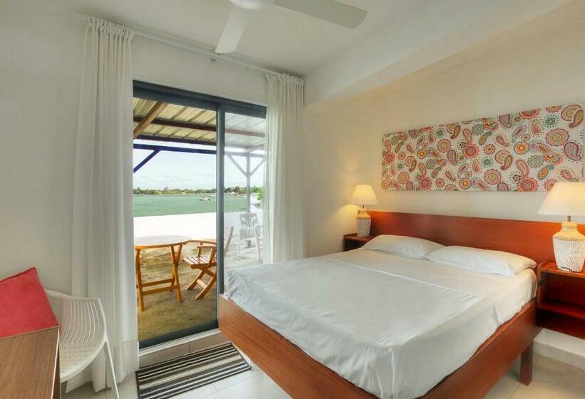 اتاق لوکس با بالکن و چشمانداز دریا, Auberge Seafever