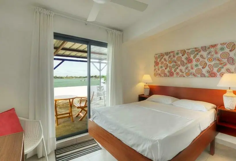اتاق لوکس با بالکن و چشم‌انداز دریا, Auberge Seafever