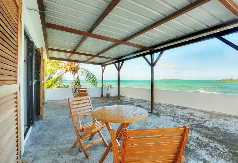 اتاق لوکس با بالکن و چشم‌انداز دریا, Auberge Seafever