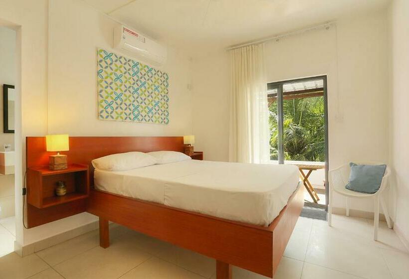 اتاق استاندارد با بالکن و چشم‌انداز دریا, Auberge Seafever
