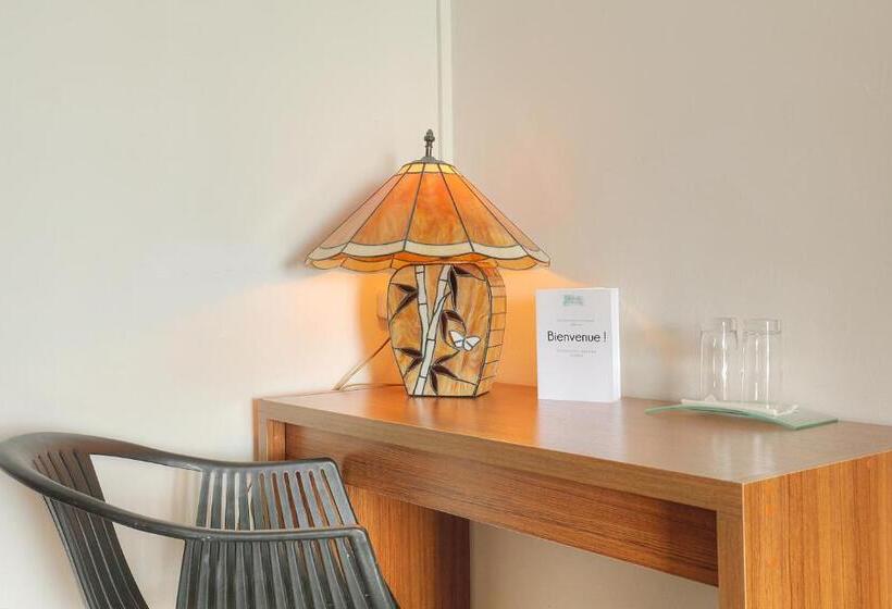 اتاق لوکس با بالکن و چشمانداز دریا, Auberge Seafever