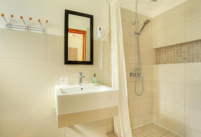 اتاق استاندارد با بالکن و چشمانداز دریا, Auberge Seafever