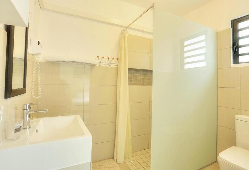 اتاق استاندارد با چشمانداز باغ, Auberge Seafever