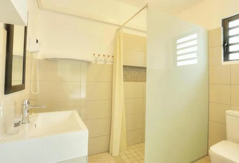 اتاق استاندارد با چشم‌انداز باغ, Auberge Seafever