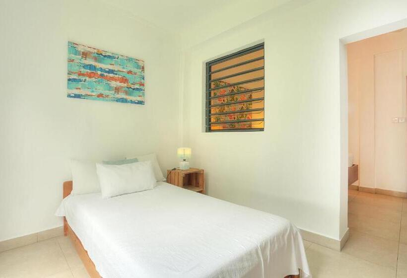 اتاق استاندارد با چشم‌انداز باغ, Auberge Seafever