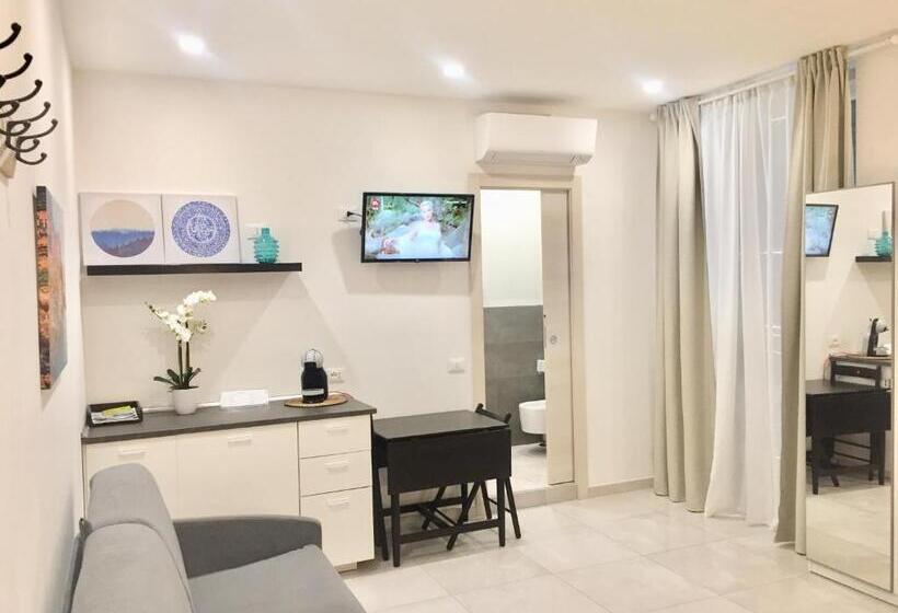 غرفة قياسية ثلاثية مزودة بشرفة, Sunset Rooms