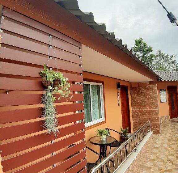 Номер Стандарт Вид на Бассейн, The Windsor Boutique Resort