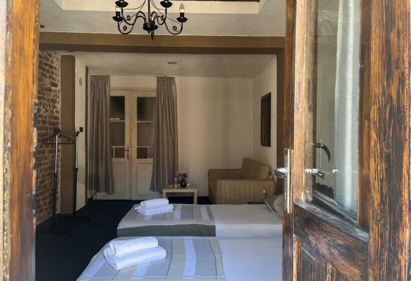 컴포트 트리플 룸, Vel House