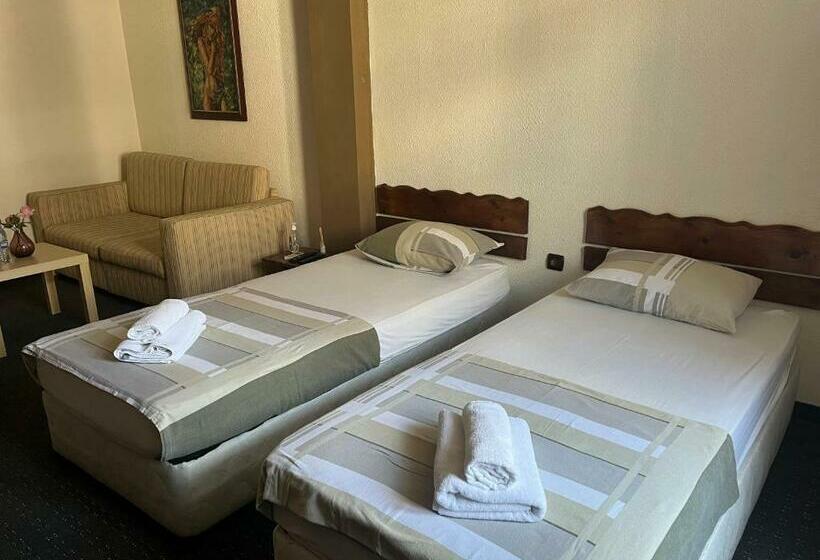 컴포트 트리플 룸, Vel House