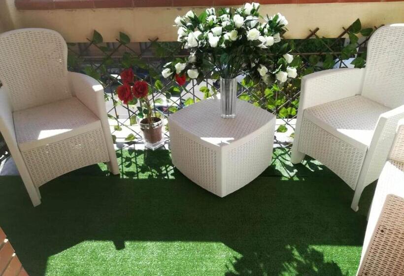 اتاق سهنفرۀ استاندارد با سرویس بهداشتی بیرون از اتاق, Domus Aurea