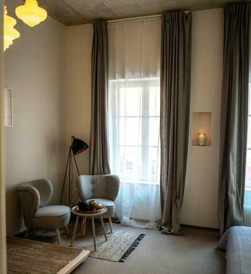 اتاق لوکس, Mai Ram Yoga House